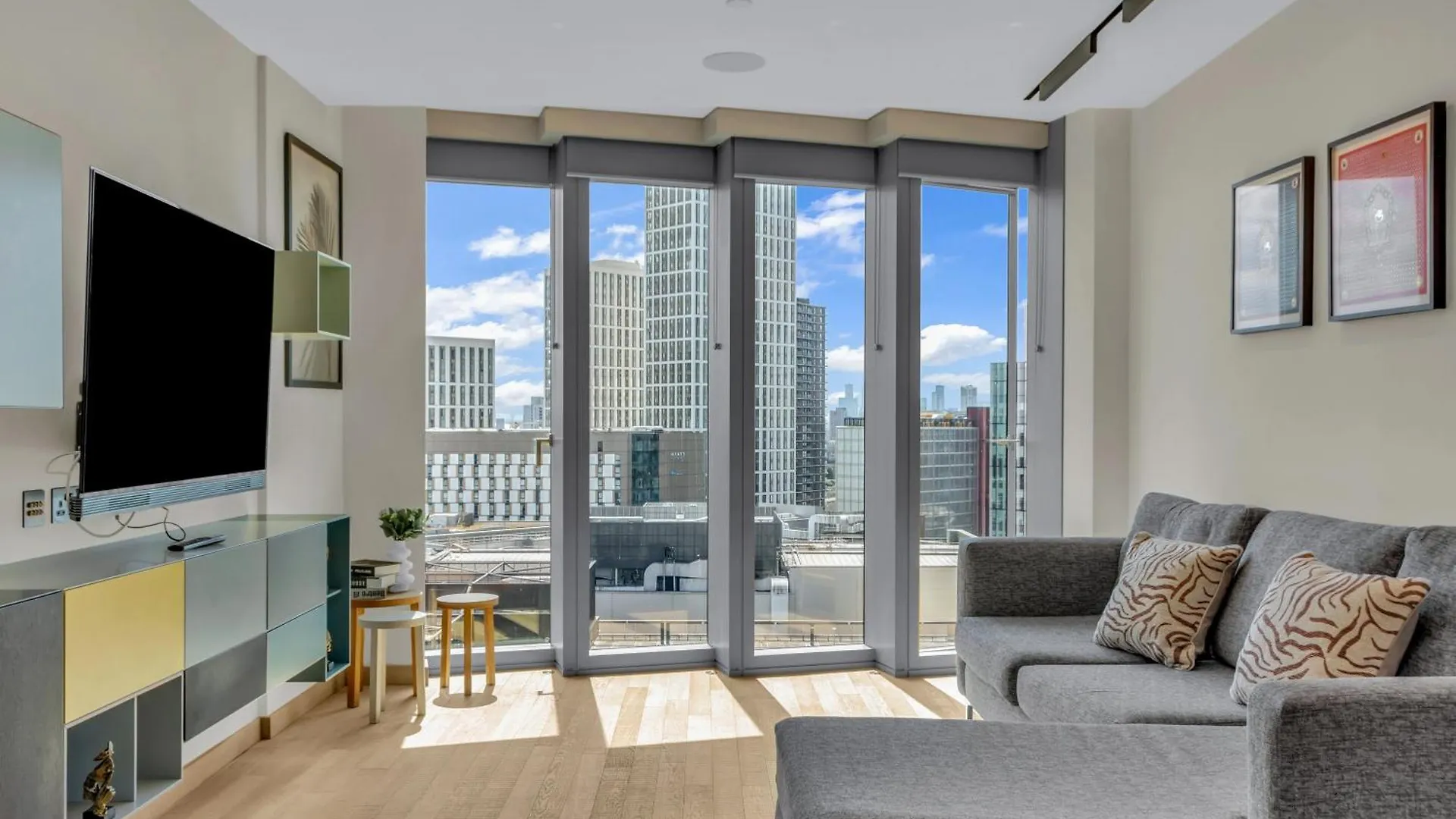 Mysquare One Bedroom Serviced Apartment In Stratford London